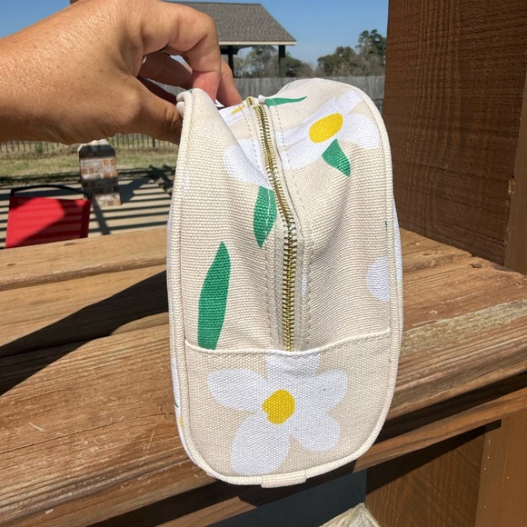 NWOT Marc Jacobs Beige Floral Daisy Pouch Cosmetic Travel Bag - Picture 5 of 9